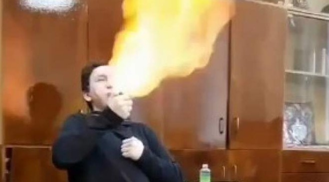 У Харкові восьмикласник влаштував небезпечне шоу з вогнем просто в класі: відео