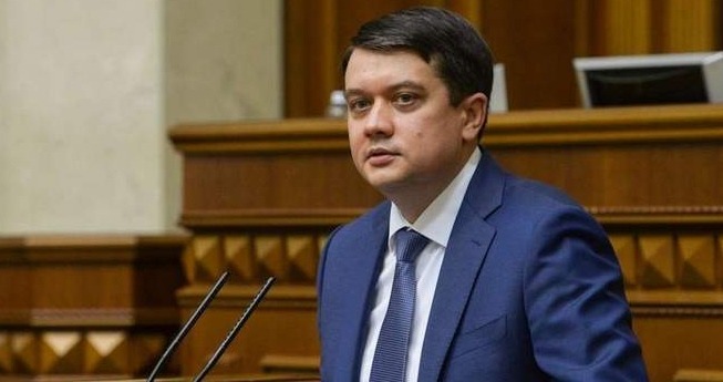 “Треба валити з цієї країни”: Разумков прокоментував скандальне листування парламентарки