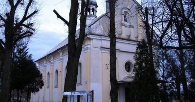 Львівського священика вдруге оштрафували за знущання над дружиною