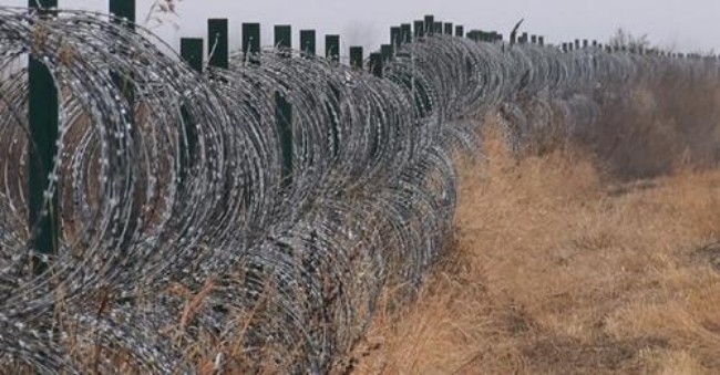 Україна збудувала 100-кілометровий паркан з колючого дроту на кордоні з Росією