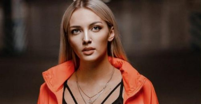 В Україну не пустили російську співачку, яка незаконно їздила до Криму
