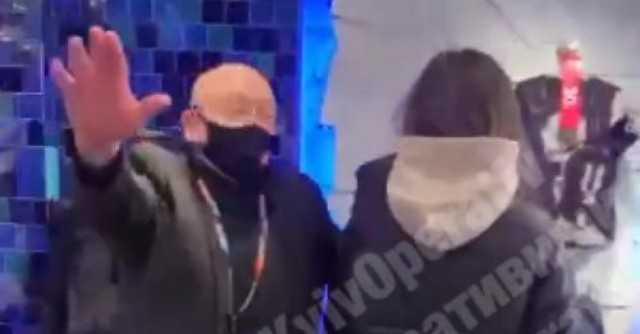 У Києві молодик зламав череп охоронцю через вимогу одягнути маску: відео
