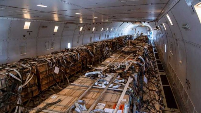 Сьомий літак з військовою допомогою США приземлився у Києві