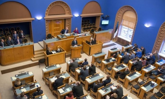 Парламент Естонії закликав країни-члени ООН закрити небо над Україною