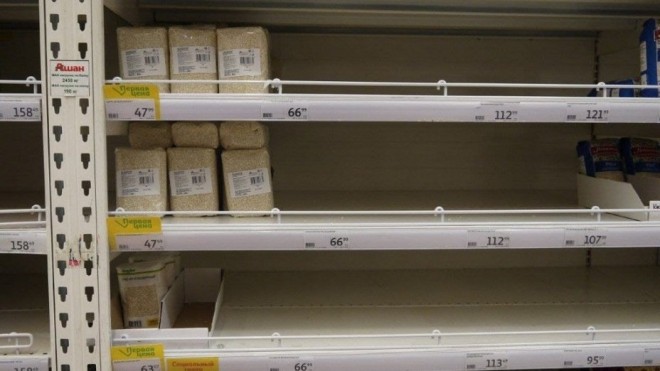 Росіяни завили через порожні полиці в магазинах: цукру немає, памперси — розкіш (фото)