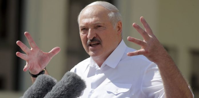 “Там ще тієї війни немає, яка б могла бути з боку Росії” – Лукашенко про Україну