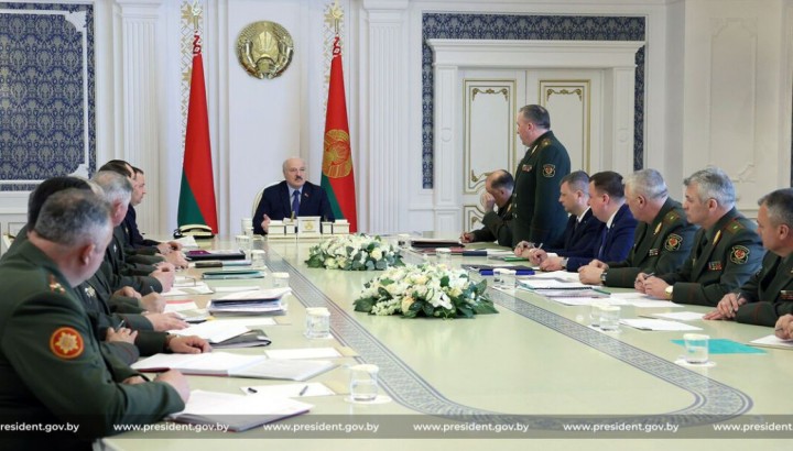 Лукашенко боїться перевороту через відмову білоруських офіцерів воювати в Україні – ЗМІ