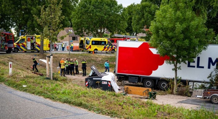 У Нідерландах вантажівка в’їхала у натовп людей, які влаштували пікнік: є жертви