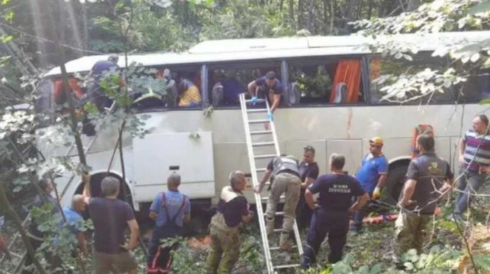 Автобус упав у прірву в Туреччині: є загиблі та багато поранених