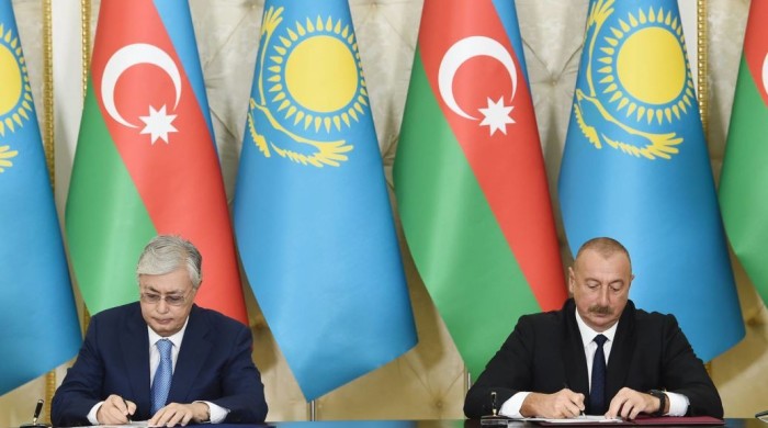 Правильна денацифікація: президенти Азербайджану та Казахстану під час зустрічі відмовилися спілкуватися російською