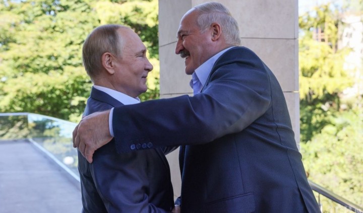 “Володю, скажи, а ти скільки жити збираєшся”: Лукашенко потролив Путіна за ядерні погрози