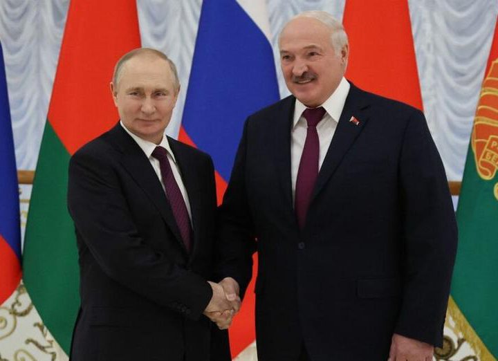 Лукашенко кличе Байдена до Мінська на розмову з Путіним: “Зустрінемося тут утрьох і все вирішимо”