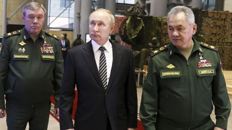 Путін дав генштабу РФ останній шанс – ексрозвідник про війну в Україні
