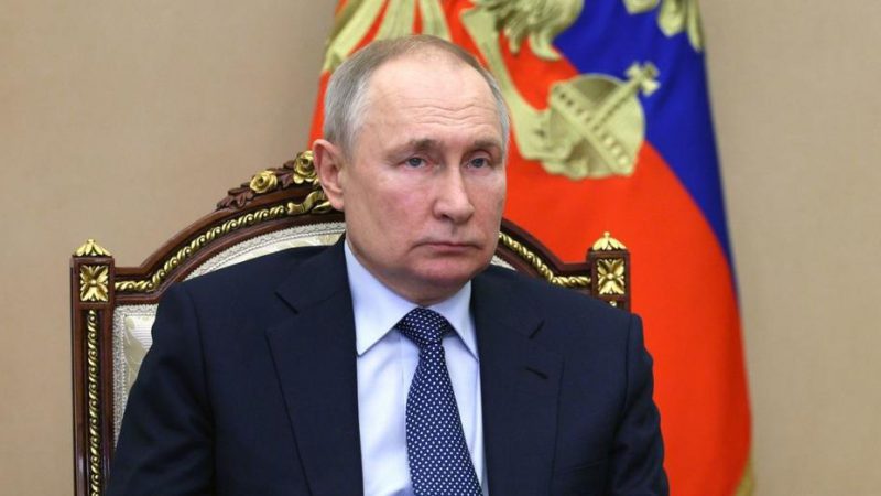 “Сидів на підлозі і плакав”: у Путіна стався нервовий зрив після заміни ліків – Mirror