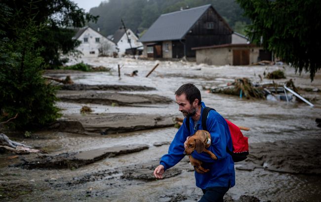 Села під водою та перші жертви. Що відомо про наслідки потужної повені у Європі