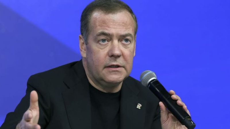 Переговори у Стамбулі: Медведєв пояснив ціль РФ та виступив із черговими погрозами