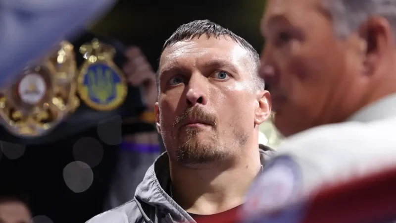 Усик запитав у «Вемблі» щодо свого наступного суперника: «Фʼюрі, Чісора, Паркер?»