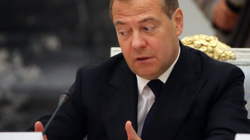 Медвєдєв погрожує генсеку НАТО сибірськими таборами