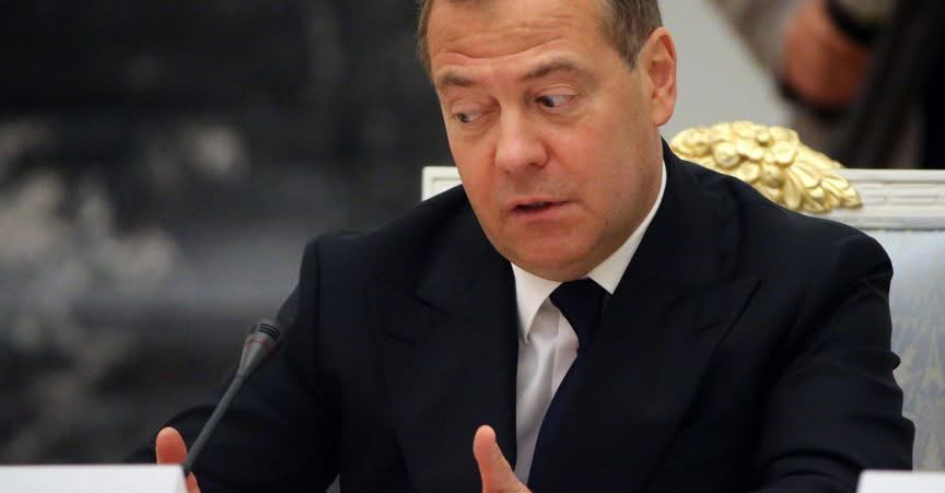 Медвєдєв погрожує генсеку НАТО сибірськими таборами