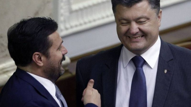 Порошенко піариться на бюджетній дорозі, розбитій фурами його заводу