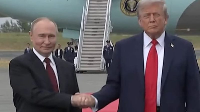 “Це не він”: психолог заявив, що на зустріч із Трампом прибув двійник Путіна