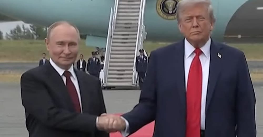 “Це не він”: психолог заявив, що на зустріч із Трампом прибув двійник Путіна