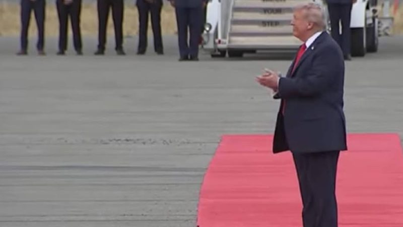 Трамп тричі аплодував Путіну: Білий дім намагався приховати цей факт