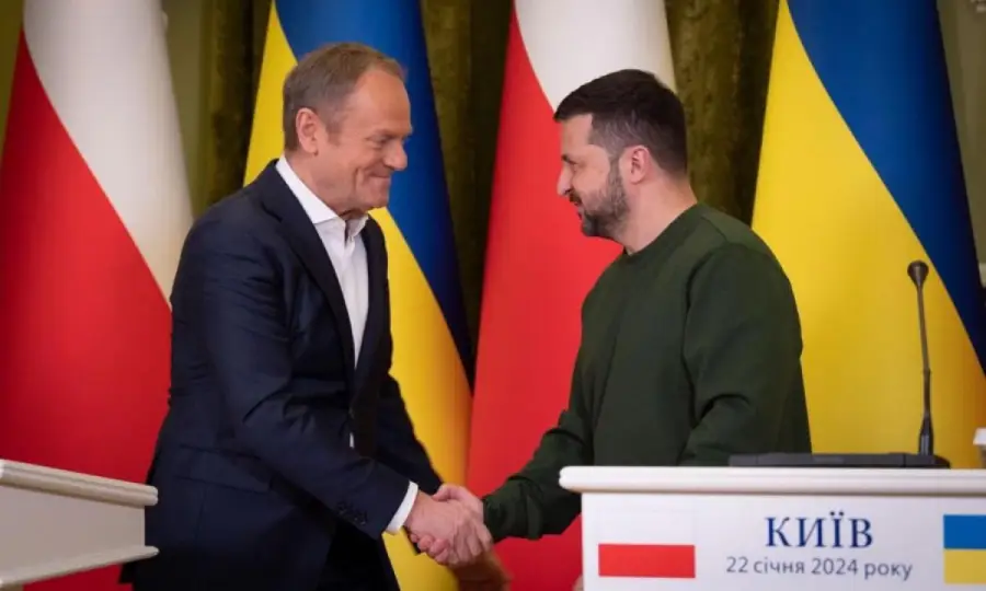 Ніхто не повинен тиснути на Зеленського щодо територій, – Туск