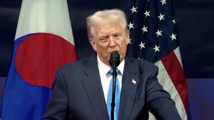 Трамп прилетів до Південної Кореї на зустріч із Сі Цзіньпіном і знову пообіцяв врегулювати війну в Україні