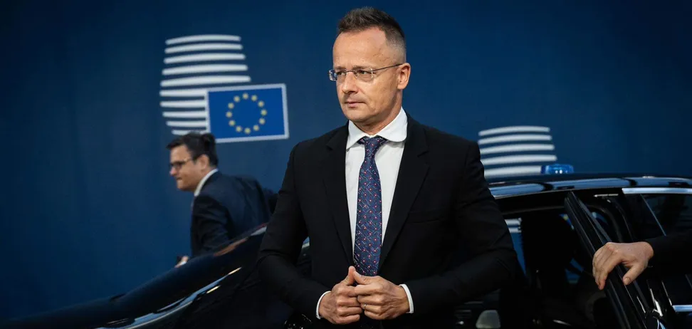 “Усім набридла війна”: Сіярто розкритикував мобілізацію в Україні, а незаконне переправлення чоловіків за кордон назвав “допомогою”