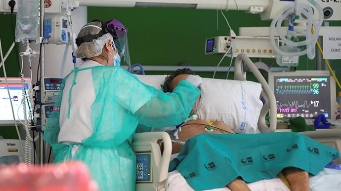 Епідемія в Іспанії: рівень смертності і нових заражень впав за добу
