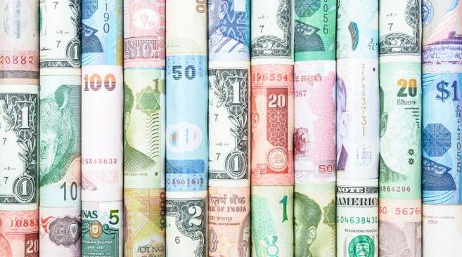 Вісім найдорожчих валют світу у 2020: як вони перевершили долар