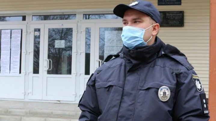 Покарання за відсутність маски: за два дні правоохоронці оштрафували майже 2 тисячі осіб — ЗМІ