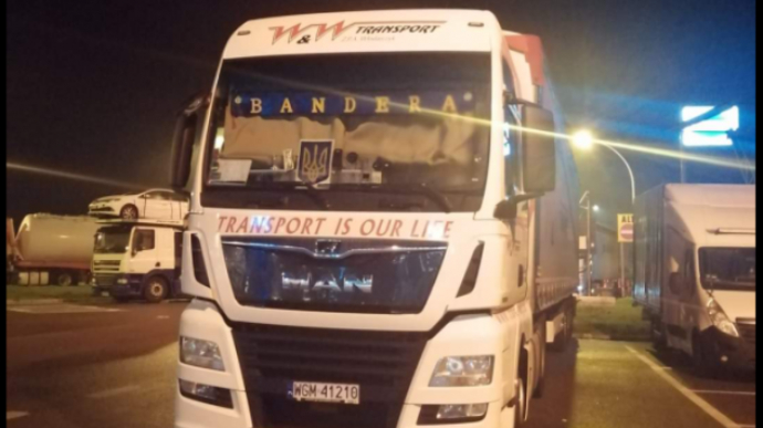 У Польщі прогримів скандал через вантажівку з написом “Бандера”