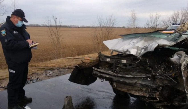 Авто перетворилися на металобрухт: у Сумській області в ДТП загинули двоє людей. Фото