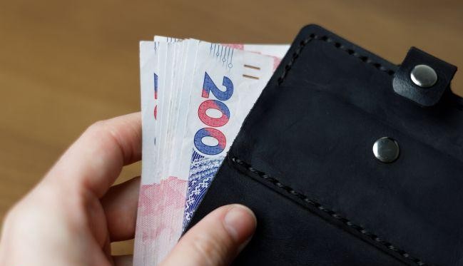 В Україні підвищать податки із зарплати: кому доведеться платити більше