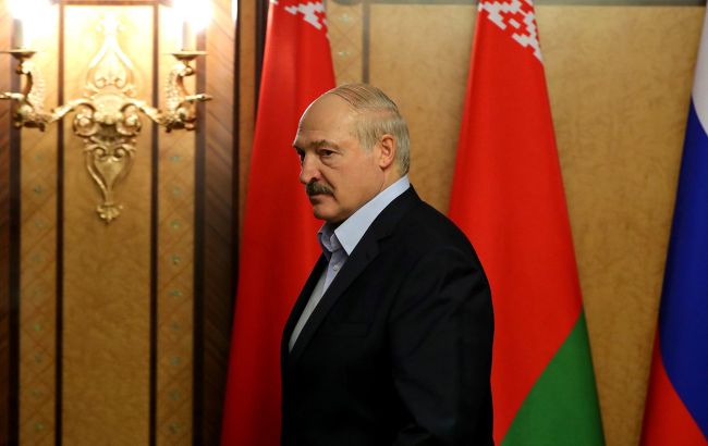 Зброя для біженців та “ударне угруповання” військ на кордоні: Лукашенко зробив нові заяви