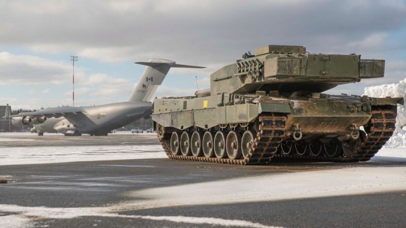 Перший танк Leopard 2 вирушив до України літаком із Канади: фото