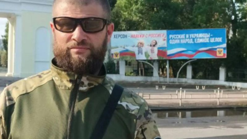 Закликає припинити війну: російський пропагандист на фронті потрапив під обстріл та миттєво “перевзувся”