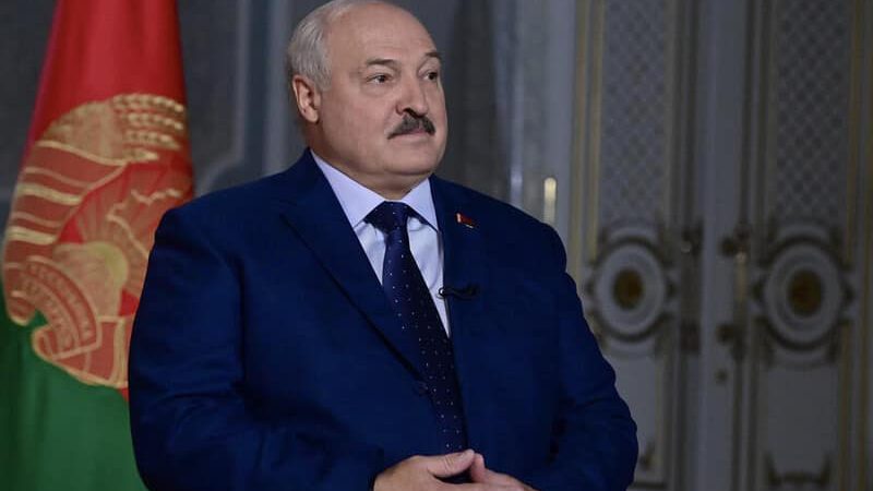 Лукашенко заявив, що йому “радять плюнути на цю Росію” й воювати з Україною проти РФ