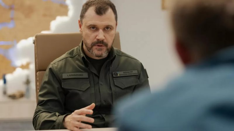 Кабмін може розглянути підвищення зарплат поліцейським, – Клименко