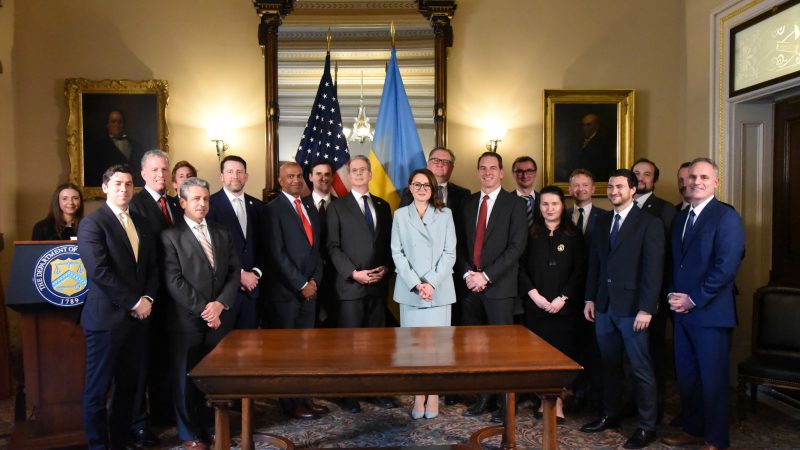 Україна та США підписали угоду про надра