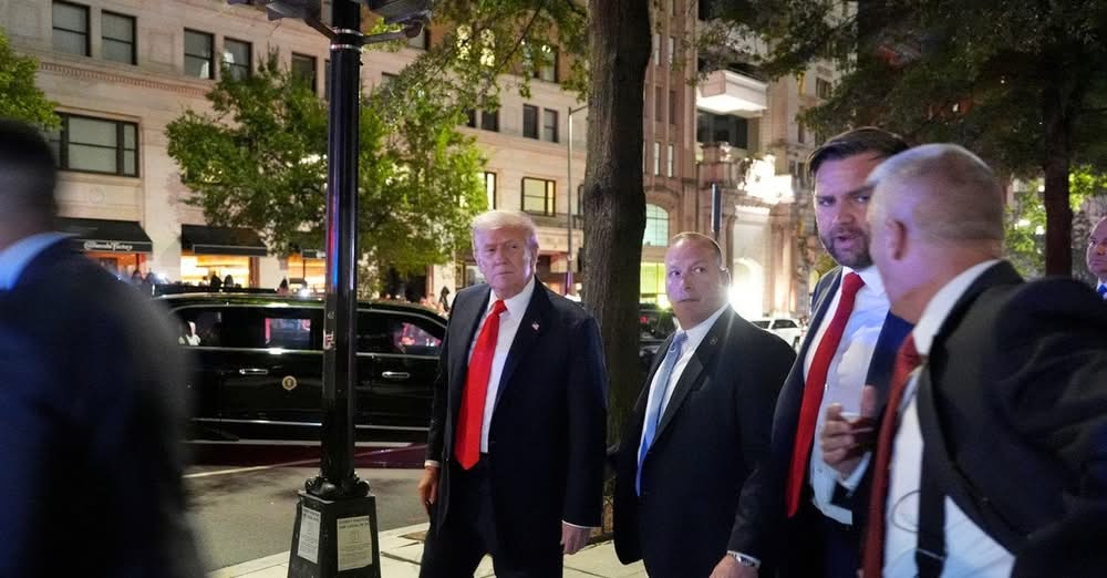 Російські дрони над Польщею: Трамп втік від запитань журналістів (відео)