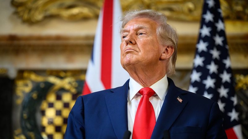 Трамп заявив, що Україна хоче перейти у наступ, і закликав Путіна перестати вбивати