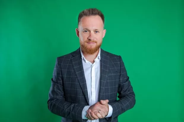 Видали соцмережі коханої: Нардеп поїхав на відпочинок за кордон попри заборону (фото)