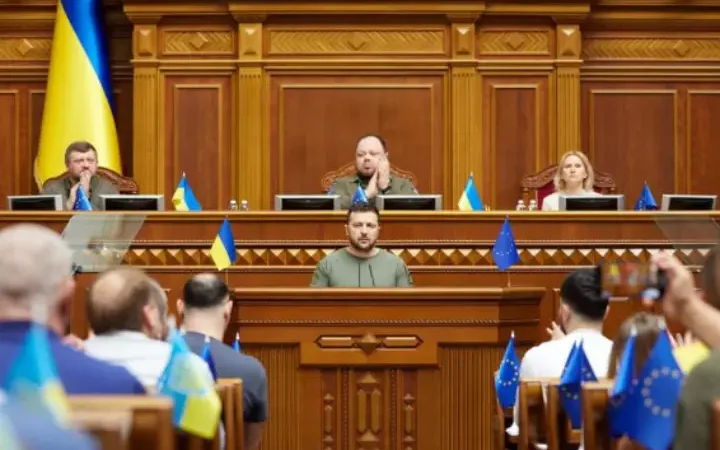 Українці оторопіли: російській мові хочуть дати “волю” – закон уже готовий