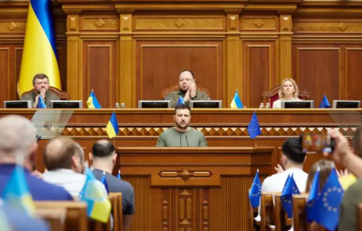 Українці оторопіли: російській мові хочуть дати “волю” – закон уже готовий