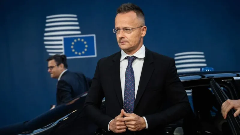 “Усім набридла війна”: Сіярто розкритикував мобілізацію в Україні, а незаконне переправлення чоловіків за кордон назвав “допомогою”